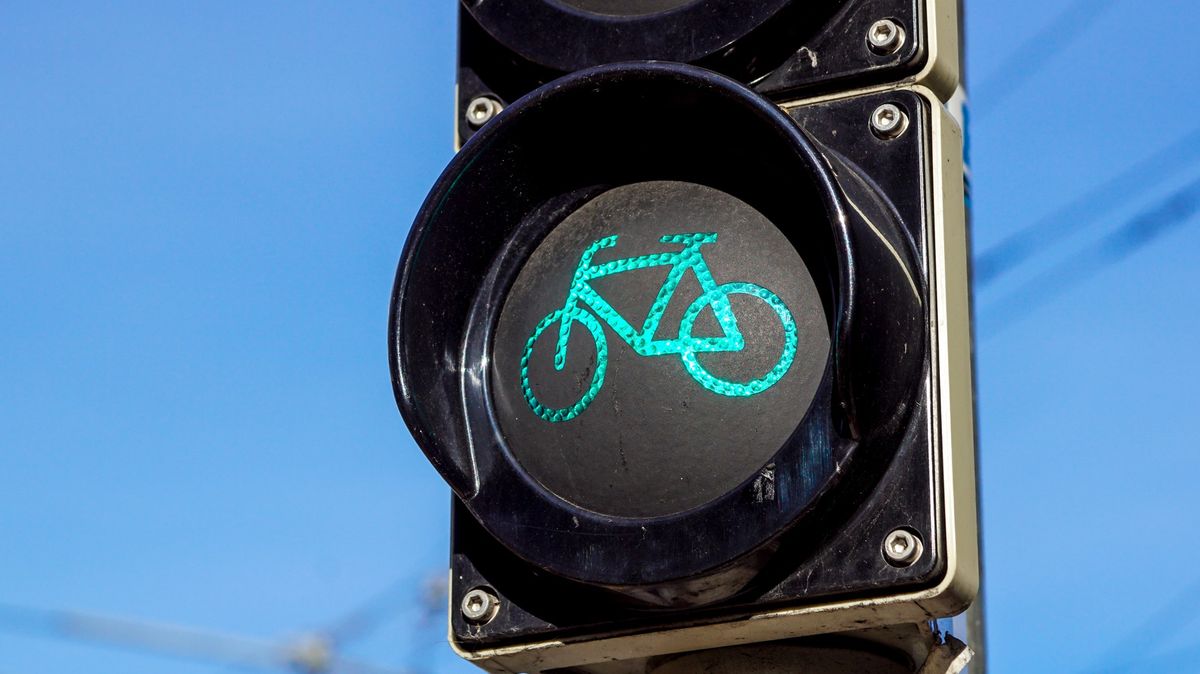 Nová pravidla na silnicích. 1,5metrový oblouk kolem cyklisty bude povinný